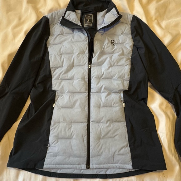 On Running Climate Jacket Size Small Like New Stratosphere | Navy - Picture 15 of 15